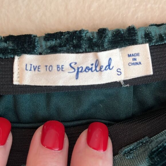 NWT Juniors Live to be Spoiled Green Velvet Burnout Jacquard Mini Skirt Small - Picture 5 of 11